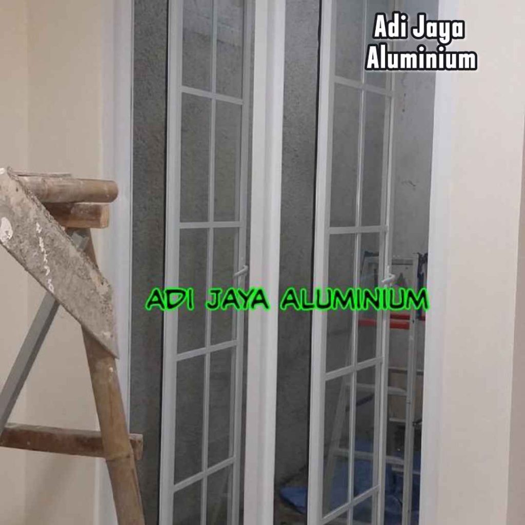 Pemasangan Kusen Aluminium