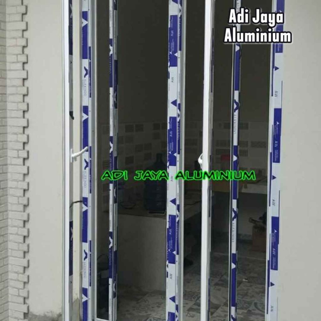 Pemasangan Kusen Aluminium
