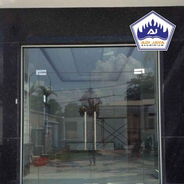 Jasa Tukang Pemasangan Pintu Kaca Frameless Ruko di Bekasi Jasa Tukang Pemasangan Pintu Kaca Frameless Ruko di Bekasi