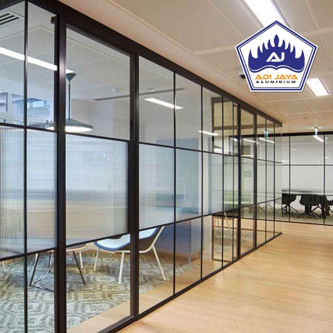 Jasa Pemasangan Sekat Kaca Aluminium Minimalis di Bekasi Jasa Pemasangan Sekat Kaca Aluminium Minimalis di Bekasi