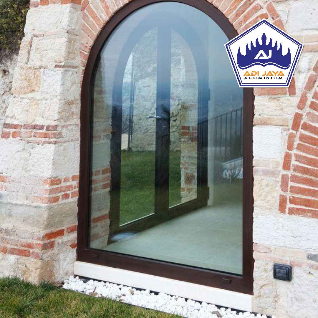 Pemasangan Kusen Aluminium Lengkung Custom di Jakarta Timur
